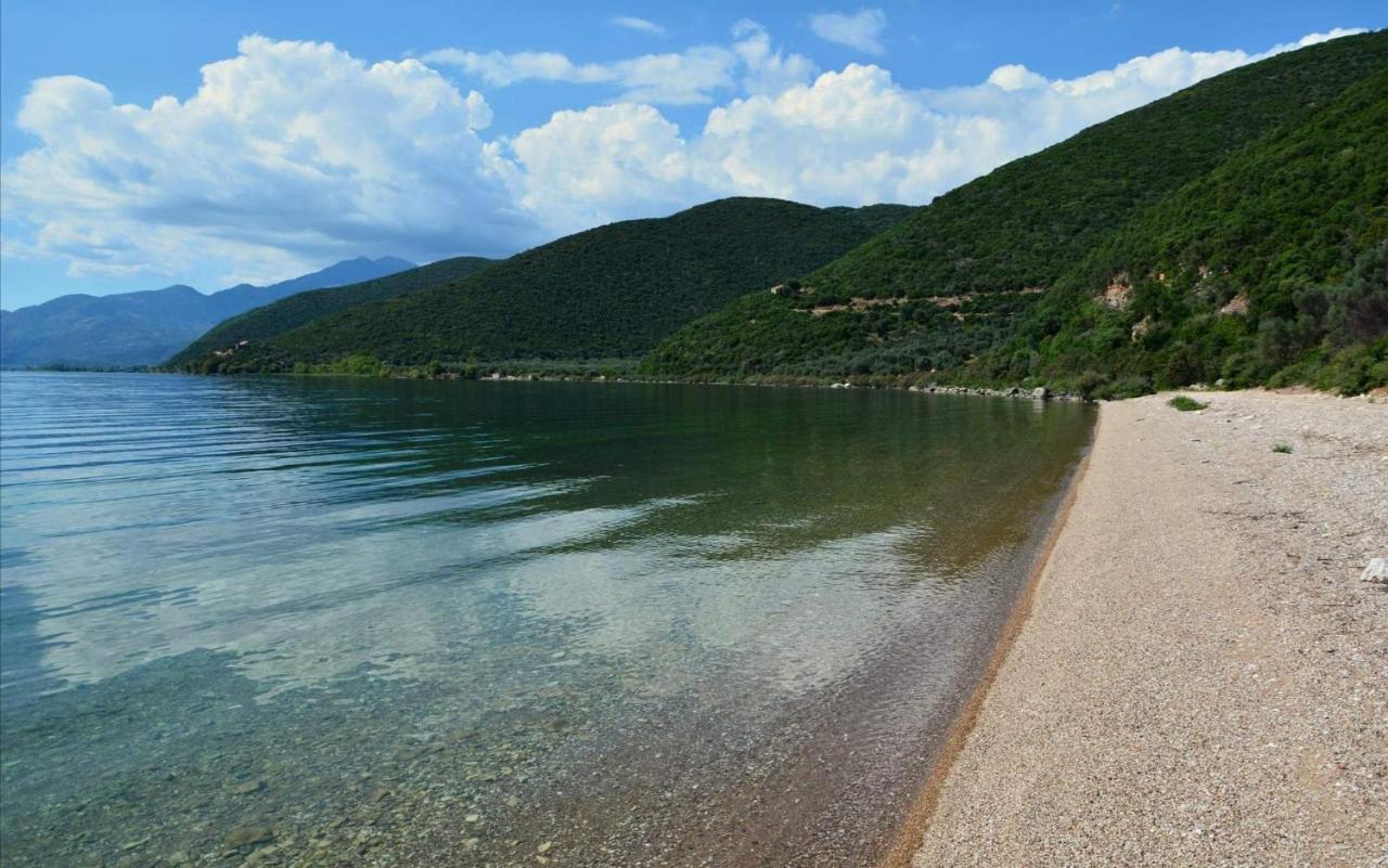 The Lake House" -Trichonida Lake Marathias  Εξωτερικό φωτογραφία
