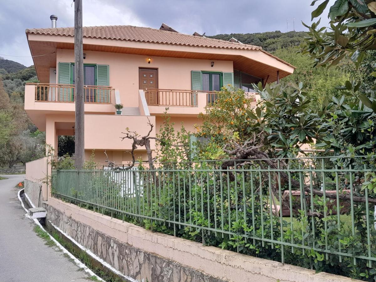 The Lake House" -Trichonida Lake Marathias  Εξωτερικό φωτογραφία