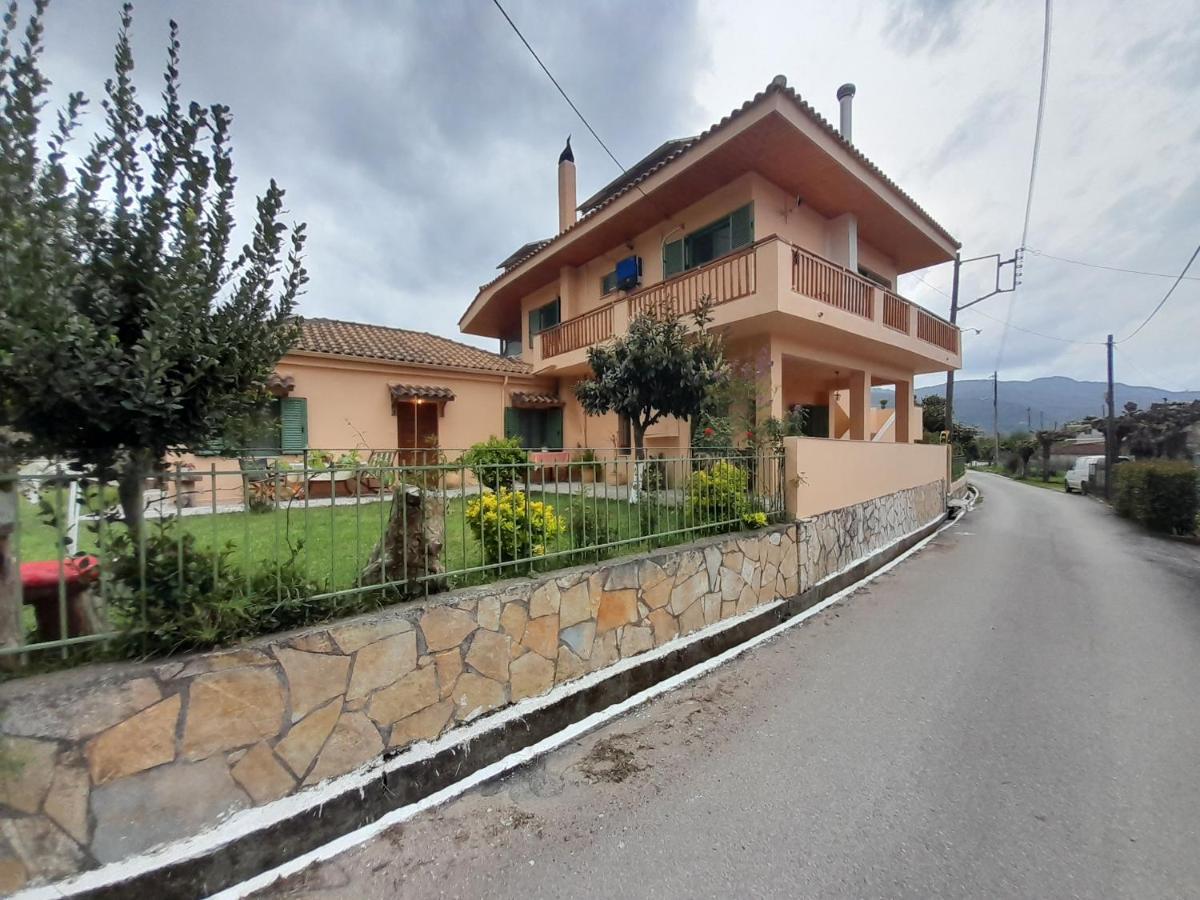 The Lake House" -Trichonida Lake Marathias  Εξωτερικό φωτογραφία